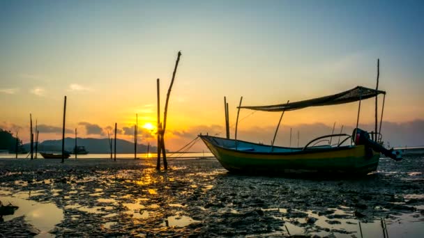 Schönes Meer Und Boot Bei Sonnenuntergang Hintergrund — Stockvideo