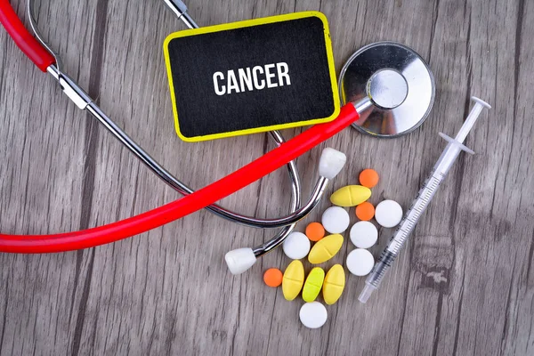 Piller Spruta Och Stetoskop Med Text Cancer — Stockfoto