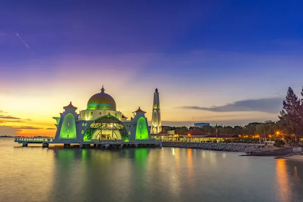 Sunset Moments Malacca Straits Mosque Masjid Selat Melaka Mosque Located — Stock Photo, Image