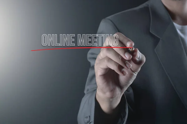 Χέρι του επιχειρηματικού άντρα γράφουν ή γράφουν κείμενο σε απευθείας σύνδεση συνάντηση — Φωτογραφία Αρχείου