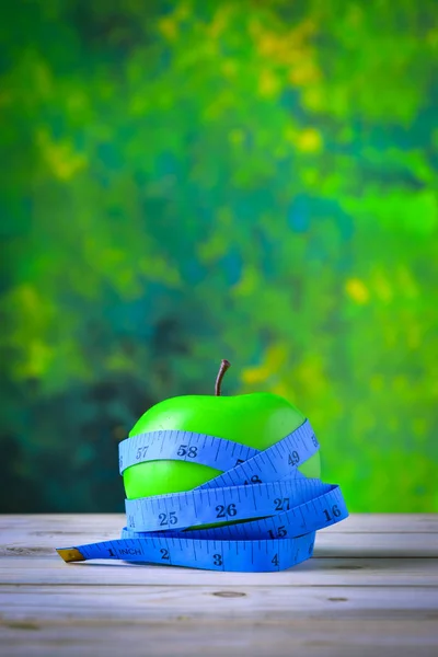 Maçã Verde Com Fita Métrica Conceito Saudável Dieta — Fotografia de Stock