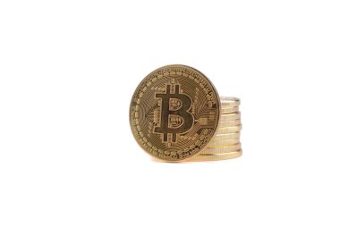 Altın Bitcoin 'ler beyaz arka planda izole edilmiş. Kripto para birimi