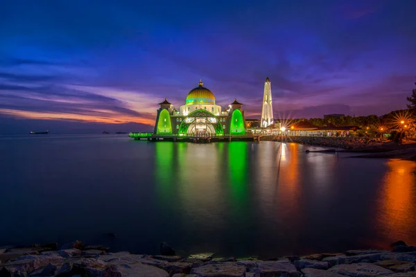 Мечеть Малакккского Пролива Масджид Селат Мелака Мечеть Расположенная Искусственном Острове — стоковое фото
