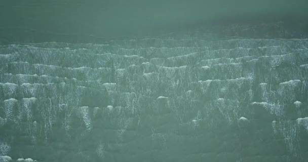 Vuela Sobre Playa Con Sea Wave — Vídeo de stock