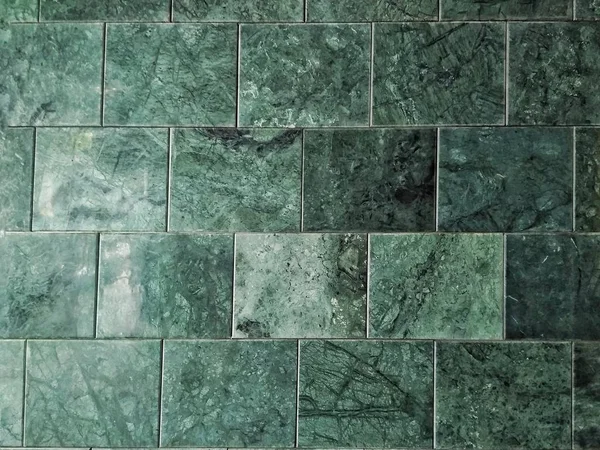 Güzel yeşil mermer lüks dekoratif karo ile vuruş. Mermer doku ekran. Arka plan. Yeşil mermer arka plan. Yeşil desen. Dekorasyon iç için.