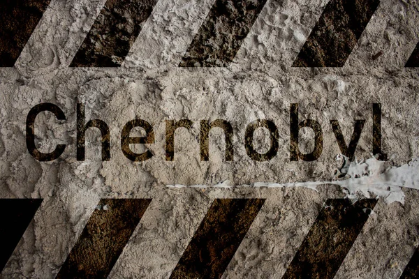 Duvardaki Çernobil yazısını. 