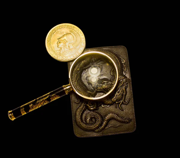Antik Kinesisk Dekoration Med Drake Och Förstoringsglas — Stockfoto