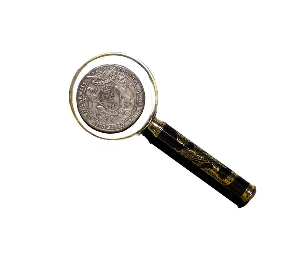 Стара Монета Під Збільшувальним Склом Фоні — стокове фото