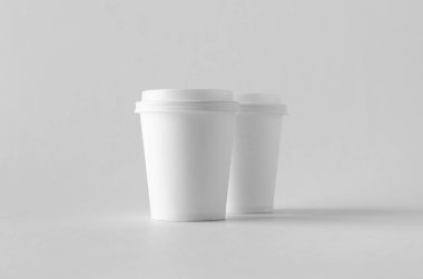 8 oz. beyaz kahve kağıt Kupası mock-up kapaklı.