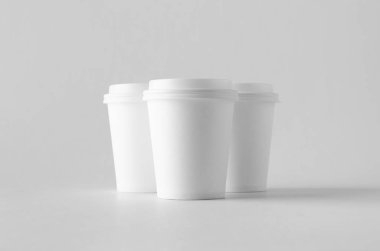8 oz. beyaz kahve kağıt Kupası mock-up kapaklı.