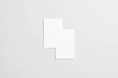 Kartvizit Mock-Up (85x55mm) - iki örtüşen kart