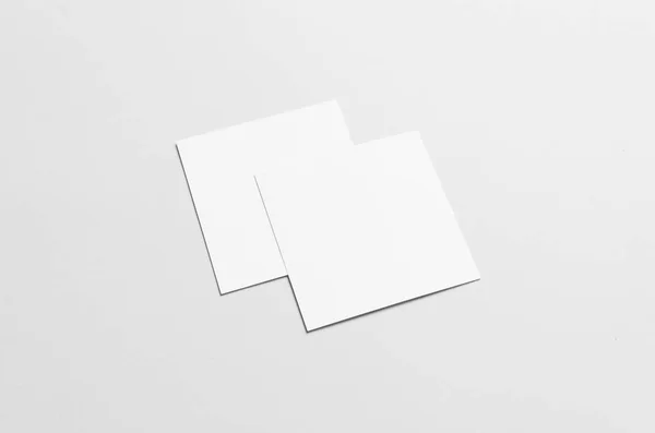 正方形のチラシ 招待モックアップ つの重複するチラシ — ストック写真