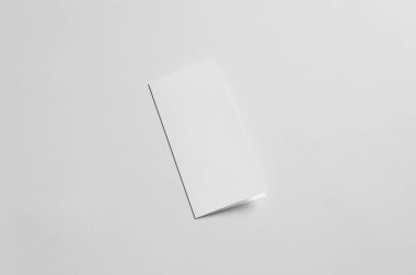 DL ikiye katlanmış / yarı katlı broşür Mock-Up-açık