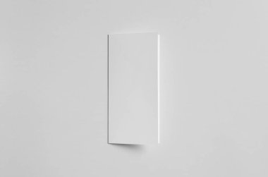 DL ikiye katlanmış / yarı katlı broşür Mock-Up-açık