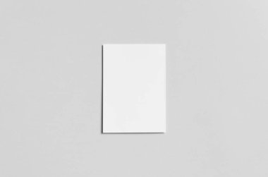 A6 İkiye katlanmış / yarı katlı broşür Mock-Up-arka