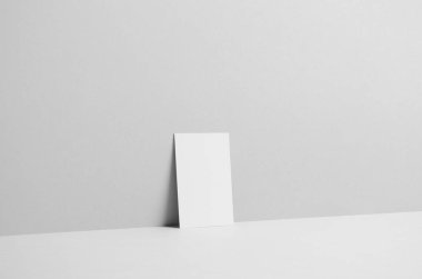 Kartvizit Mock-Up (85x55mm) - duvar arka plan