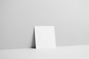Kare el ilanı / davet Mock-Up-duvar arka plan
