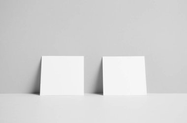 Kare el ilanı / davet Mock-Up-duvar arka plan