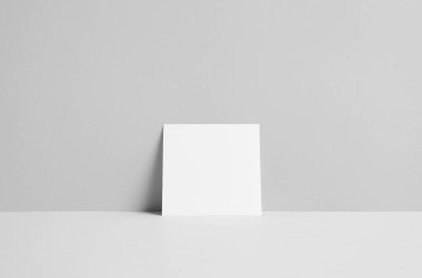 Kare el ilanı / davet Mock-Up-duvar arka plan