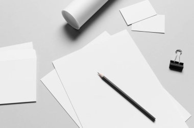 Marka / Kırtasiye Mock-Up - beyaz - Antetli kağıdı (A4), Dl zarf, övgü tüp posta makbuzu (99x210mm), ticari kartlar (85x55mm),