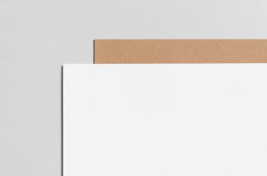 Marka / Kırtasiye Mock-Up-Kraft ve beyaz. Yakın çekim-Antetli kağıdı (A4)