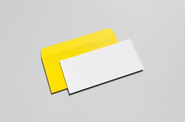 Marka / Kırtasiye Mock-Up-sarı ve beyaz - Dl zarf, kayma (99x210mm övgü)