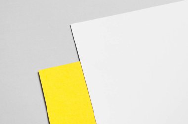 Marka / Kırtasiye Mock-Up-sarı ve beyaz. Yakın çekim-Antetli kağıdı (A4)