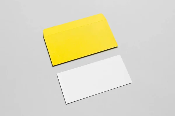 Branding Papelaria Mock Amarelo Branco Envelope Deslizamento Elogios 99X210Mm — Fotografia de Stock