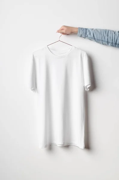 Shirt Homme Col Crew Mock Homme Tenant Shirt Blanc Sur — Photo