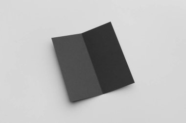 Siyah Dl ikiye katlanmış broşür Mock-Up