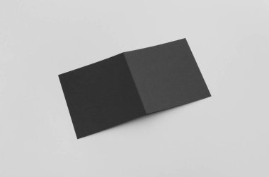 Siyah kare ikiye katlanmış broşür Mock-Up