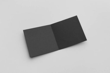 Siyah kare ikiye katlanmış broşür Mock-Up
