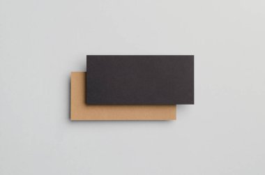 Kraft ve siyah Dl el ilanı Mock-Up