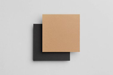 Siyah ve Kraft kare el ilanı / davet Mock-Up