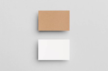 Kraft ve beyaz kartvizit Mock-Up (85x55mm)