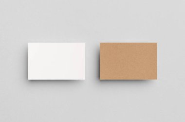 Kraft ve beyaz kartvizit Mock-Up (85x55mm)