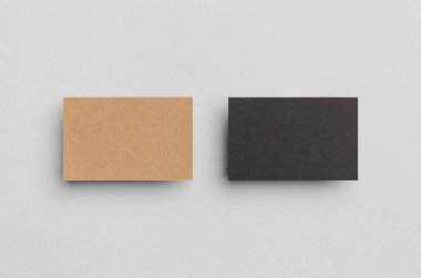 Siyah ve Kraft kartvizit Mock-Up (85x55mm)