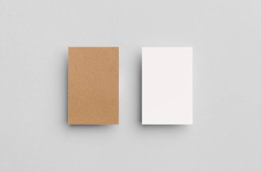 Kraft ve beyaz kartvizit Mock-Up (85x55mm)
