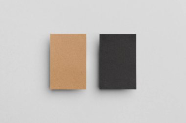 Siyah ve Kraft kartvizit Mock-Up (85x55mm)