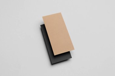 Kraft ve siyah Dl el ilanı Mock-Up