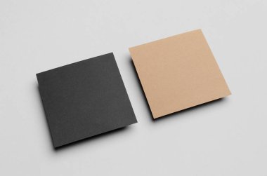 Siyah ve Kraft kare el ilanı / davet Mock-Up
