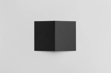 Siyah A6 ikiye katlanmış / yarı katlı broşür Mock-Up