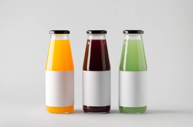 Şişe Mock-Up-üç şişe suyu. Boş etiket