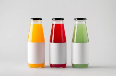 Şişe Mock-Up-üç şişe suyu. Boş etiket