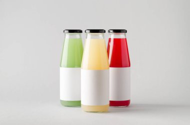 Şişe Mock-Up-üç şişe suyu. Boş etiket