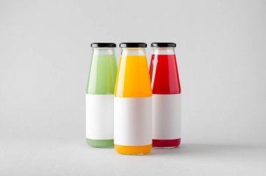 Şişe Mock-Up-üç şişe suyu. Boş etiket