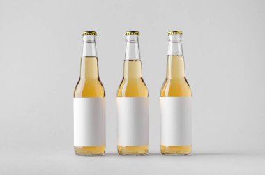 Bira şişe Mock-Up-üç şişe. Boş etiket