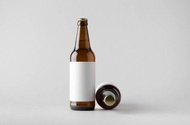 Bira şişe Mock-Up-iki şişe. Boş etiket