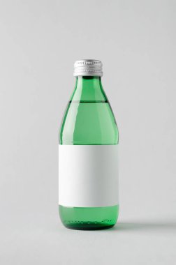 Su şişesi Mock-Up-boş etiket