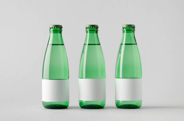 Su şişesi Mock-Up-üç şişe. Boş etiket